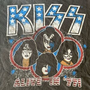 Faded Black Kiss Alive in ‘77  M(8/10) Ladies Crop Top